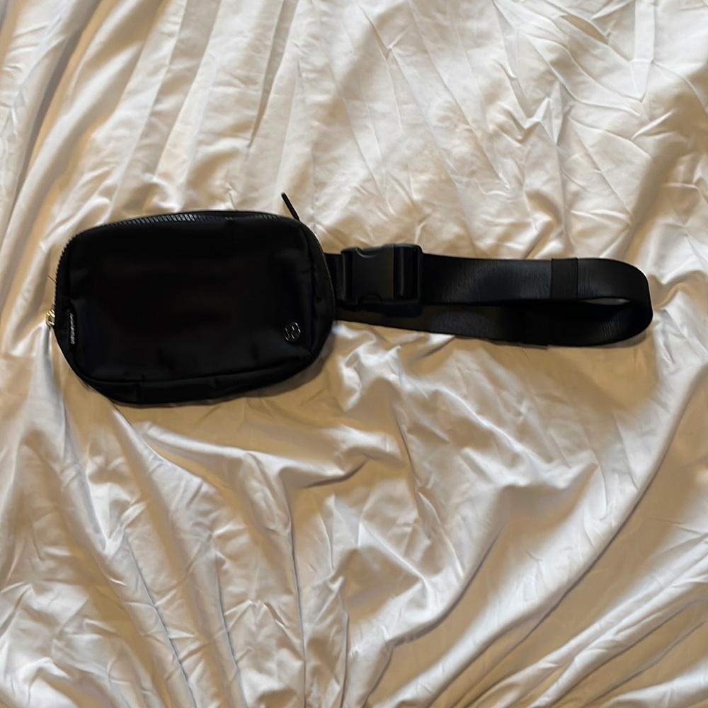 Black lululemon everywhere belt bag